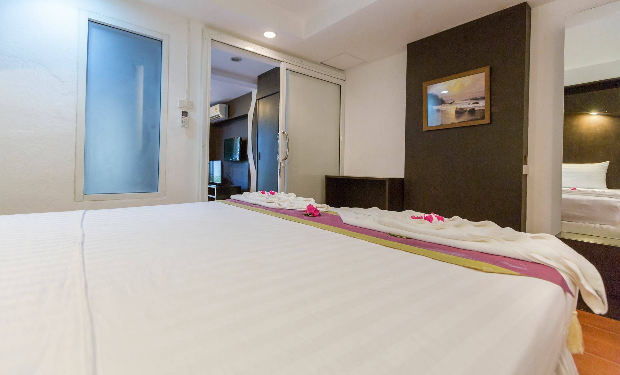 Porterhouse Beach Hotel Patong Zewnętrze zdjęcie